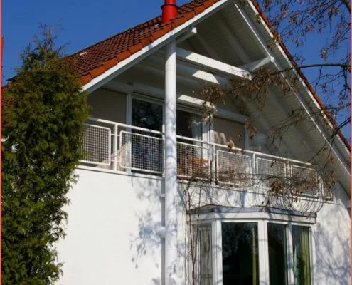 Kaminbau, Kaminsanierung & Ofenbau Loderer Haus mit Außenkamin angepasst an die Fassade